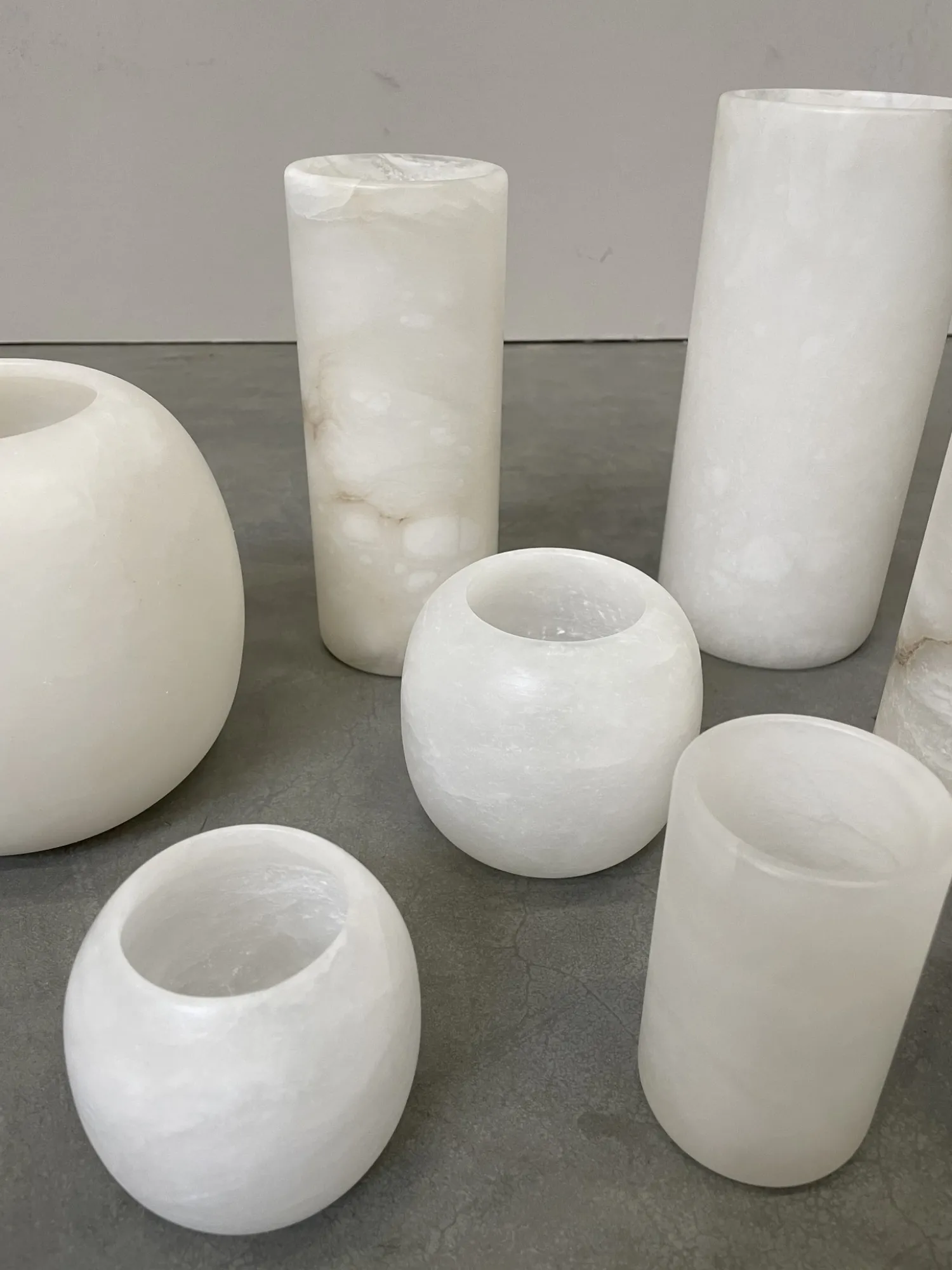 Shop Les Soeurs Cylinder Alabaster Waxinelichthouder (Small) White