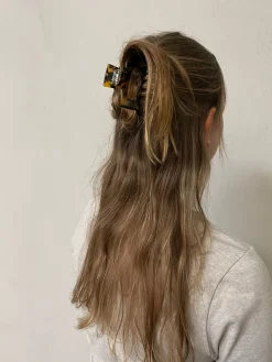 Shop Les Soeurs Hair Clip Rectangle Dark Tortue