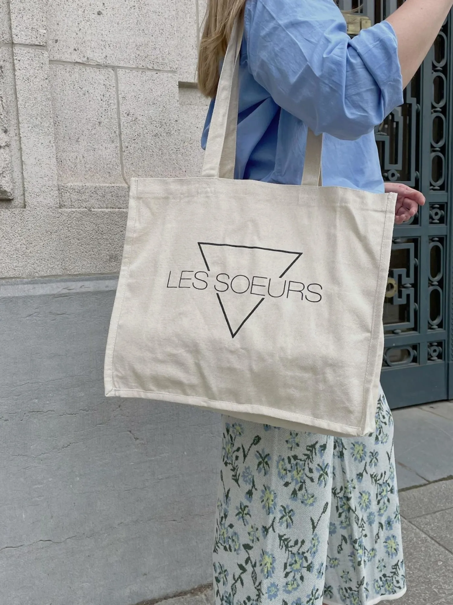 Sale Les Soeurs Tote Bag