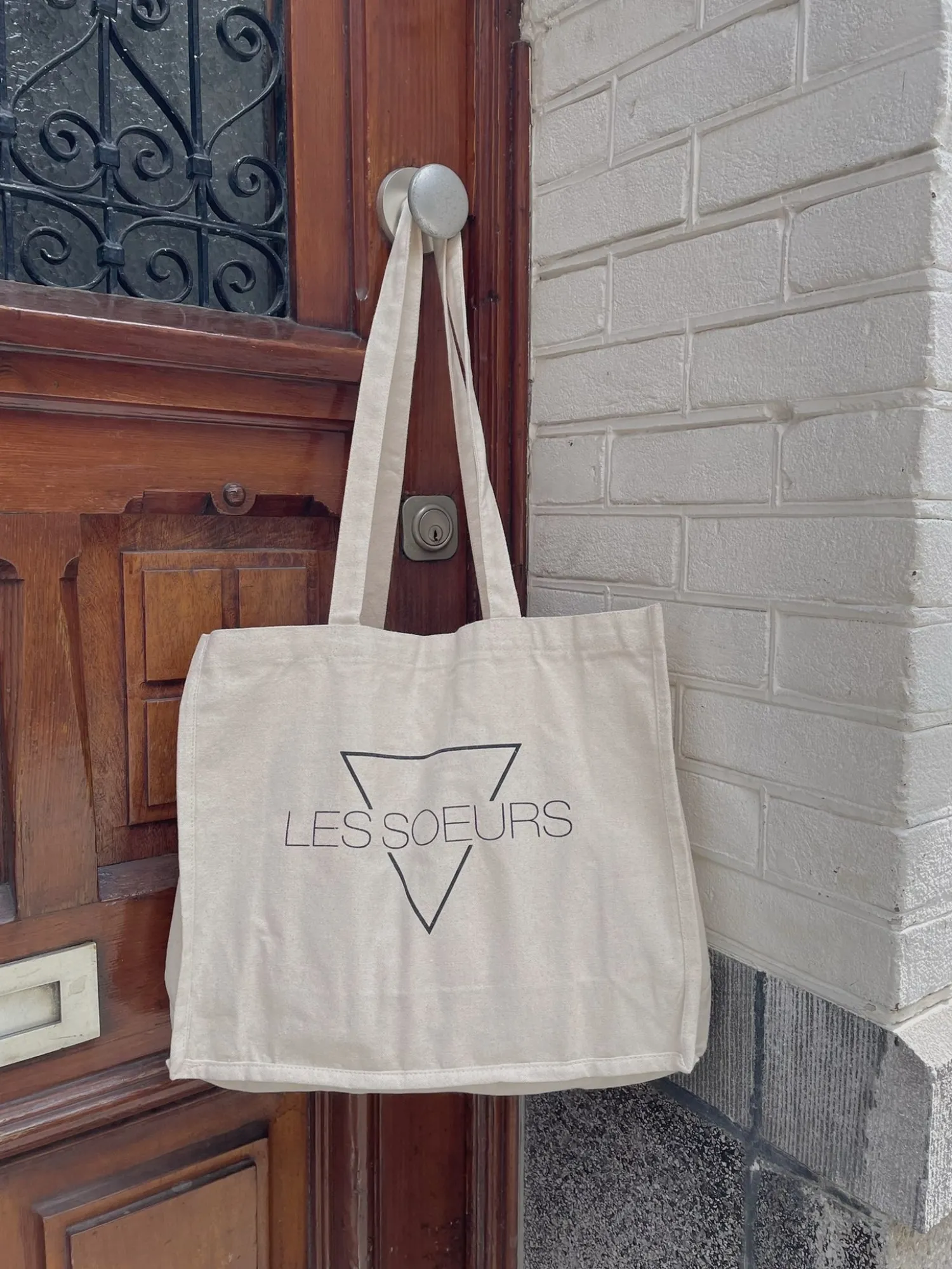 Sale Les Soeurs Tote Bag